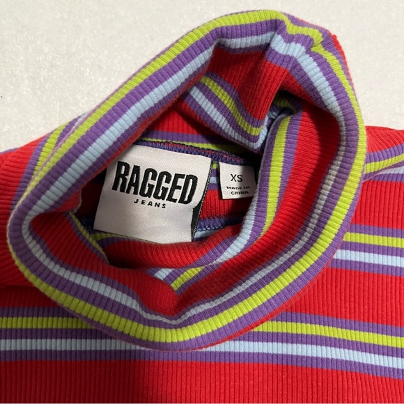 RAGGED JEANS FIGURE TOP - Picture 8 of 14